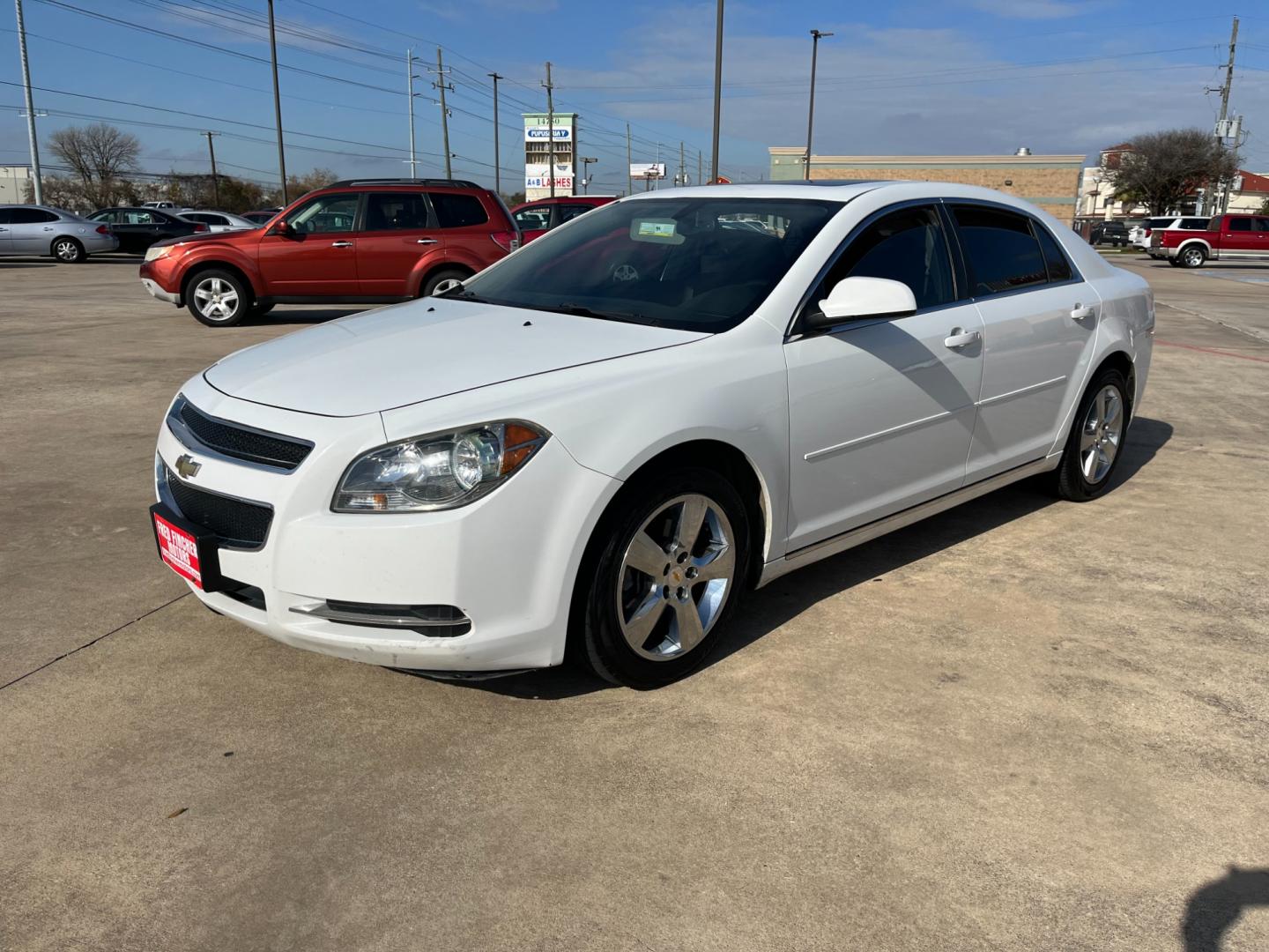 2010 white /black Chevrolet Malibu 2LT (1G1ZD5E09AF) with an 2.4L L4 DOHC 16V engine, 6-Speed Automatic transmission, located at 14700 Tomball Parkway 249, Houston, TX, 77086, (281) 444-2200, 29.928619, -95.504074 - Photo#2